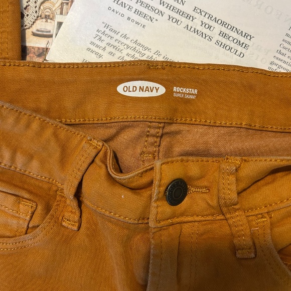 Old Navy Rockstar Super Skinny jeans cumin/mustard color - Picture 2 of 3
